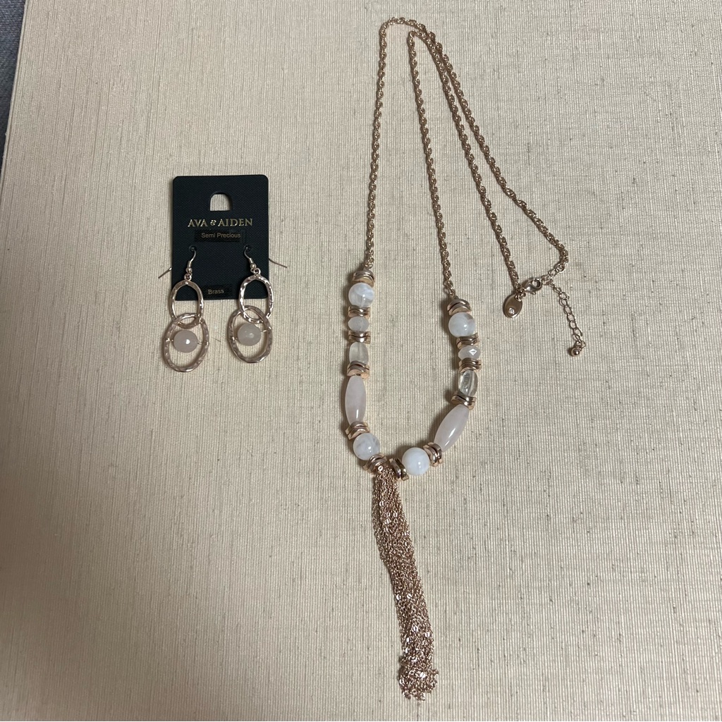 Ava Aiden Necklace And Earrings 35$